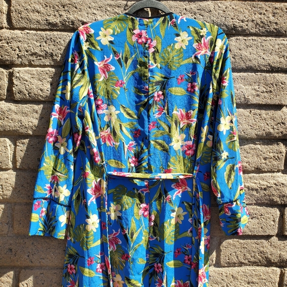 Passport | Floral Print | Wrap Dress Robe | Size Large - Picture 3 of 9